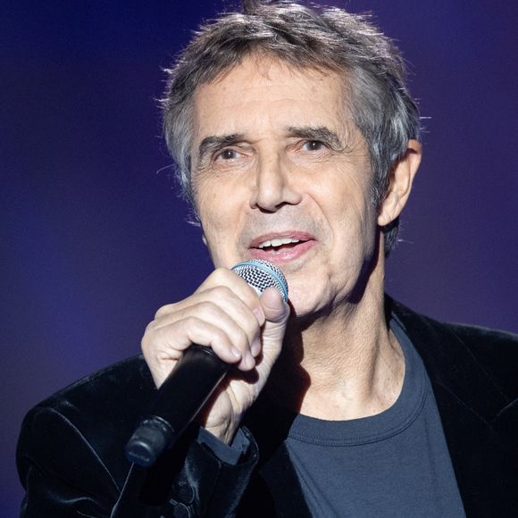 Exclusif - Julien Clerc lors de l'enregistrement de l'émission "La Boîte à secrets", présentée par F.Bollaert et diffusée le 2 janvier 2026 sur France 3, dans les studios du Lendit à Saint-Denis, France, le 1er décembre 2025. © Cyril Moreau/Bestimage