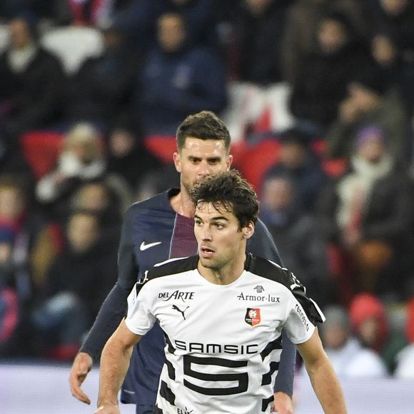 Yoann Gourcuff - Karine Ferri encourage son compagnon Yoann Gourcuff lors du match Psg-Rennes au Parc des Princes à Paris le 6 novembre 2016. (victoire 4-0 du Psg) © Pierre Perusseau/Bestimage