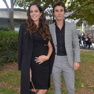 Anouchka Delon enceinte et Julien Dereims - Arrivées au défilé Elie Saab "Collection Prêt-à-Porter Printemps/Eté 2020" lors de la Fashion Week de Paris, le 28 septembre 2019.
© Veerren Ramsamy - Christophe Clovis / Bestimage