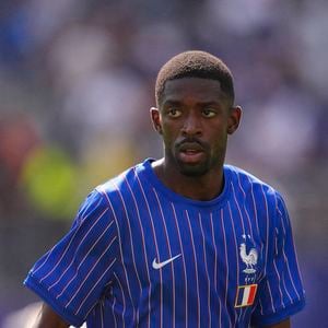 Les plats proposé dans le restaurant où Ousmane Dembélé a célébré sont Ballon d'Or affichent des prix élevés, approchant pour certains les 90 euros.

Le Français Ousmane Dembélé observe le match des 16es de finale de la Coupe du monde de la FIFA 2026 opposant la France à la Suède au New York New Jersey Stadium, le 30 juin 2026 à East Rutherford, dans le New Jersey. © Jose Breton/AFP7 via ZUMA Press Wire/ABACAPRESS.COM