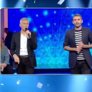 Interrogé par Nagui sur sa situation personnelle, Mickaël a révélé qu'elle avait énormément changé en quatre ans : "Je n'ai plus ma ferme (...). Je me suis fait opérer du doigt deux fois et donc je ne peux plus travailler et j'ai dû vendre mes parts de la ferme". 

Instagram : mickaelnoplpfan / Capture d'écran vidéo - France 2 - N'oubliez pas les paroles - 2024