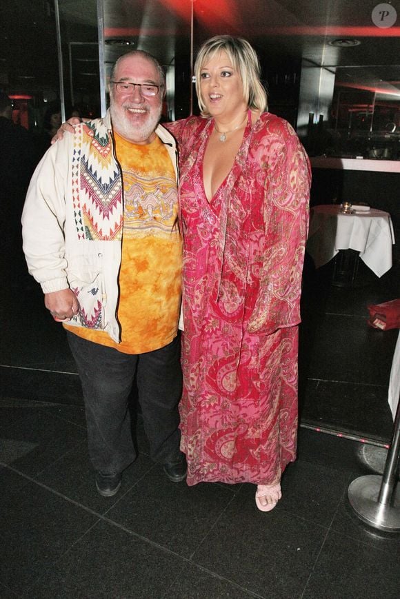 Le chanteur français Carlos avec la présentatrice TV et écrivain Laurence Boccolini lors de la soirée de lancement du nouveau livre de Laurence, 'Mechante 2' à 'L'etoile' à Paris, France le 17 novembre 2005. Photo by Benoit Pinguet/ABACAPRESS.COM