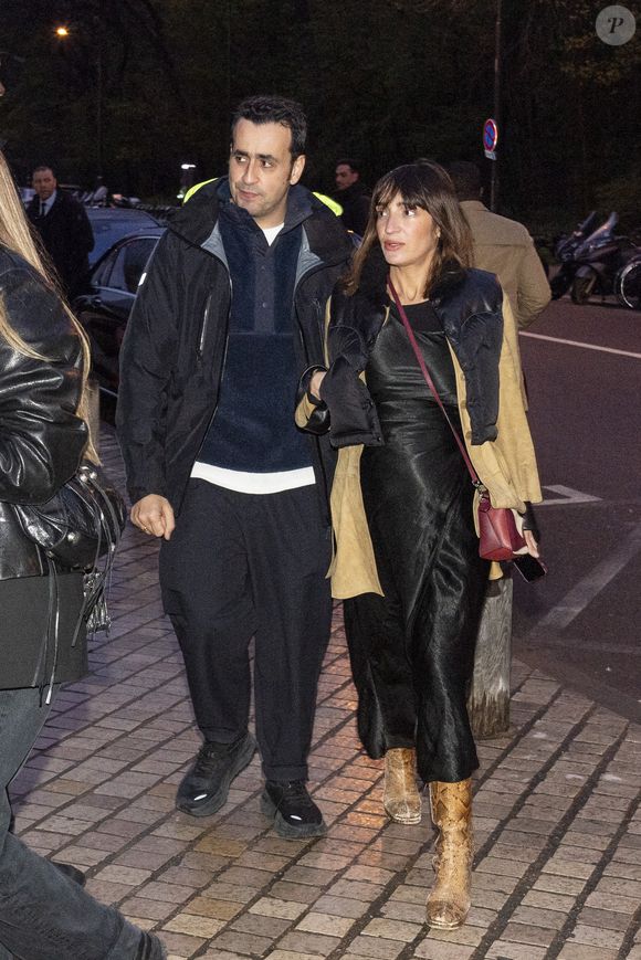 Exclusif - Jonathan Cohen et sa compagne Giulietta Canzani Mora Dj Piu Piu (enceinte) - Les célébrités au concert de Jay Z à la fondation Louis Vuitton à Paris, France, le 14 avril 2023. © Da Silva-Perusseau/Bestimage