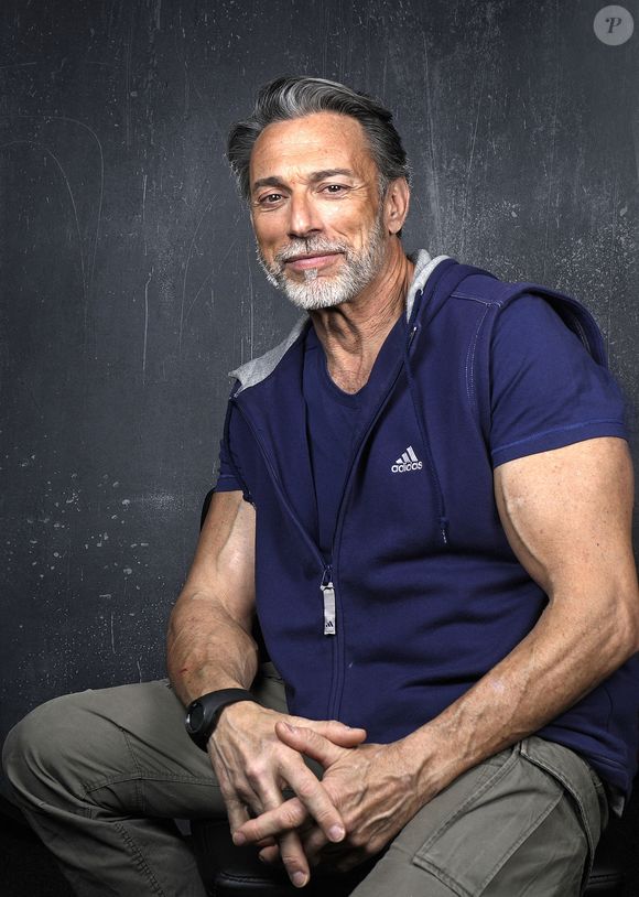 Le lieu peut accueillir de nombreux invités grâce à ses grandes salles et ses couchages (château + gîte).

Portrait de Gérard Vives, lors de l'enregistrement de l'émission "Chez Jordan". Le 1er avril 2022
© Cédric Perrin / Bestimage