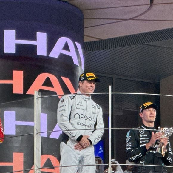 Les pilotes Charles Leclerc et George Russell étaient également présents

Brad Pitt et Javier Bardem tournent une scène d'un film sur la Formule 1 à Abu Dhabi.