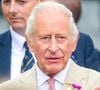 Le 22 juillet, lors d’une visite au Jockey Club de Suffolk avec la reine Camilla, il a confié à un ancien malade se sentir "beaucoup mieux".

Le roi Charles III d'Angleterre et Camilla Parker Bowles, reine consort d'Angleterre, rencontrent le public à Newmarket, Royaume Uni, le 22 juillet 2025, lors de leur visite du National Stud et des salles du Jockey Club. © Tayfun Salci/ZUMA Press Wire / BestimageBestimage
