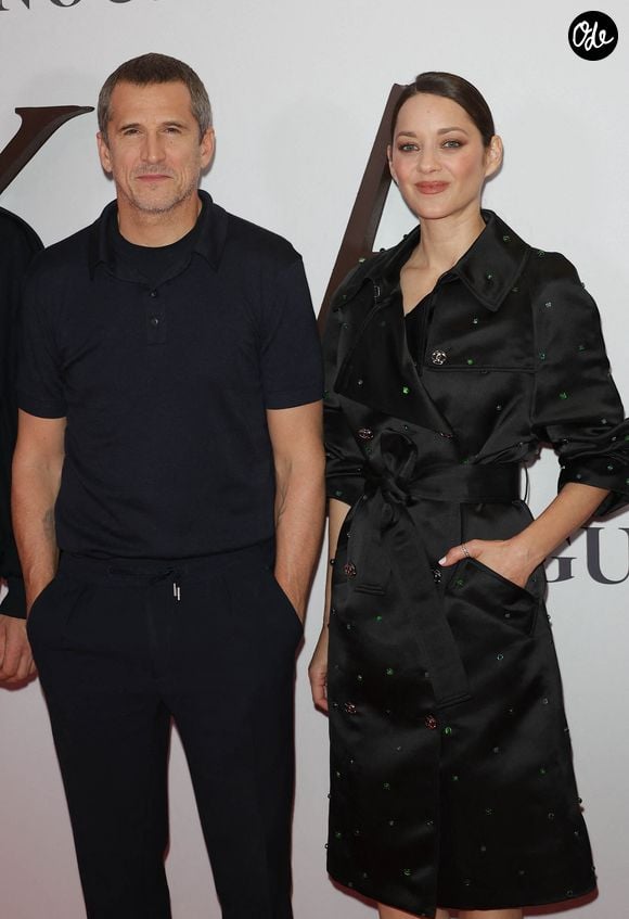 Guillaume Canet (réalisateur du film "Karma") et Marion Cotillard au photocall de la première du film "Karma" au cinéma Pathé Palace à Paris le 13 octobre 2026. © Coadic Guirec / Bestimage