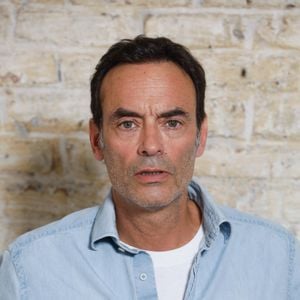 Exclusif - Anthony Delon en prise de vue studio en marge du tournage du clip "Je garde le sourire !" de l'association Laurette Fugain dans les Studios de l'Usine à Paris, France, le 19 septembre 2024. © Christophe Clovis/Bestimage