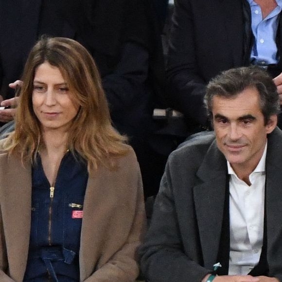 Raphaël Enthoven et sa compagne Adèle Van Reeth - Célébrités dans les tribunes des internationaux de France de Roland Garros à Paris le 30 mai 2022.