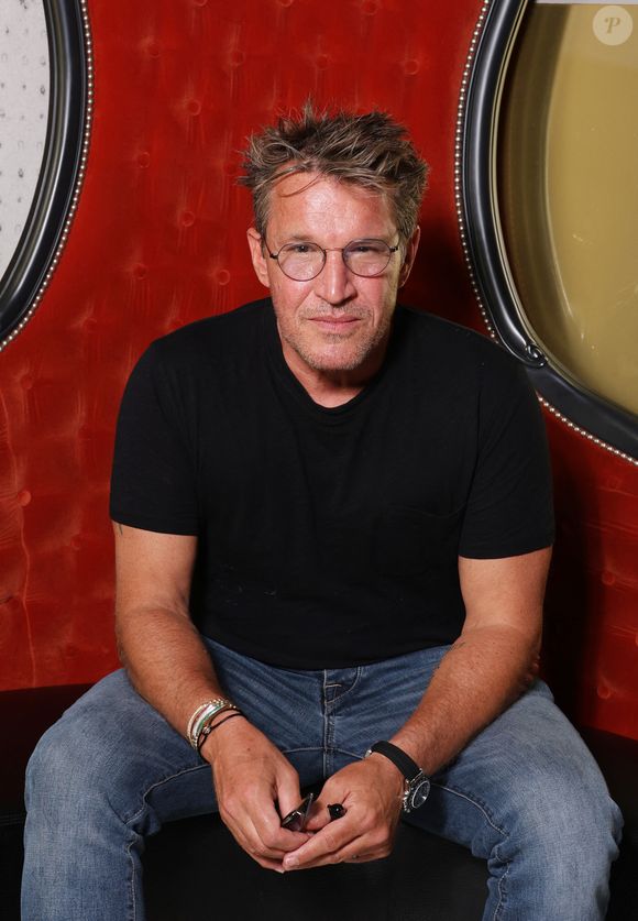 De son côté, Benjamin Castaldi ne s'est pour l'heure pas exprimé.

Exclusif - Rencontre avec Benjamin Castaldi lors de la 3ème édition du Festival du Cinéma Français et de la Gastronomie d'Aix-les-Bains. Le 5 juin 2024
© Denis Guignebourg / Bestimage