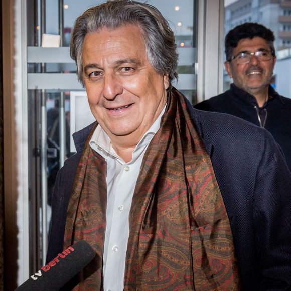 L'ancien membre de la troupe du Splendid a exprimé une opinion controversée sur l'intelligence artificielle dans le milieu du cinéma

Christian Clavier reçoit le grade d'officier de la Légion d'honneur des mains d'Emmanuel Macron - Christian Clavier - Première du film "Monsieur Claude 2" (Qu'est-ce qu'on a fait au Bon Dieu 2) à Berlin en Allemagne le 2 avril 2019.  
Crédit : Action Press / Bestimage