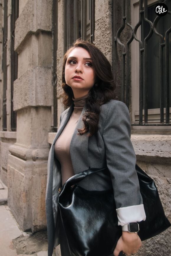 Les sneakerinas et les sacs hobo continuent de souffler un vent de style sur la mi-saison.