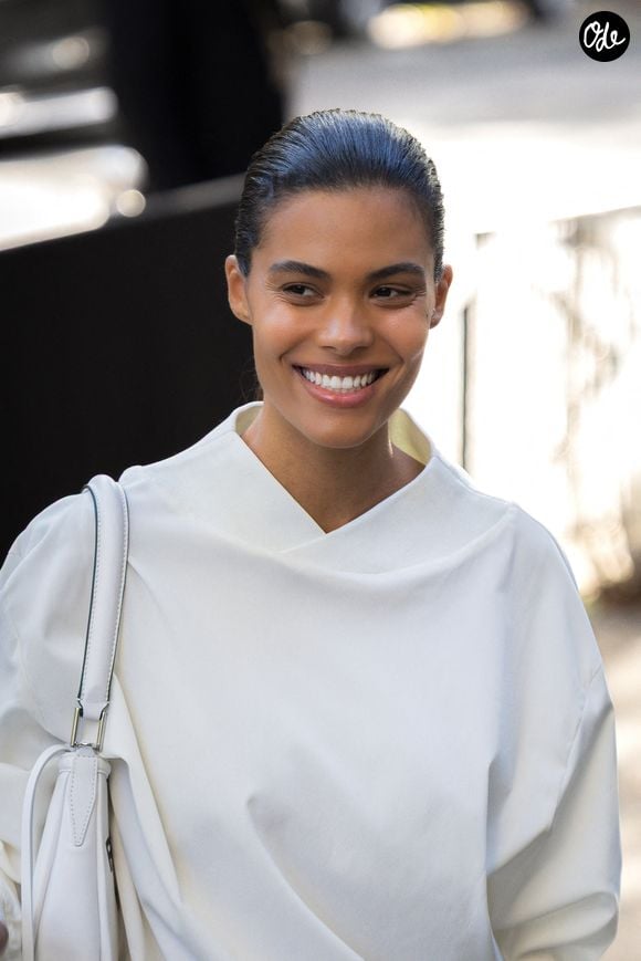A 29 ans, la mannequin enchaîne les collaborations prestigieuses et confirme avec cette campagne Nina Ricci une place de choix dans le monde de la mode.

Tina Kunakey au défilé Lacoste Collection Femme Prêt-à-Porter Printemps/Eté 2026 lors de la Fashion Week de Paris (PFW) le 5 octobre 2025. © Florian Lavielle/Bestimage