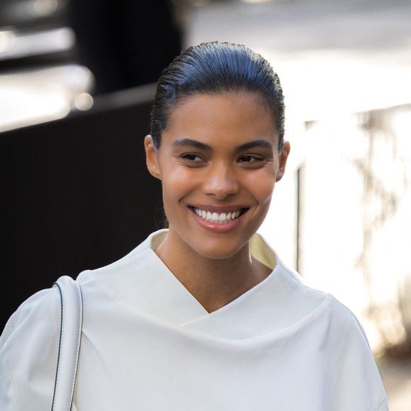 A 29 ans, la mannequin enchaîne les collaborations prestigieuses et confirme avec cette campagne Nina Ricci une place de choix dans le monde de la mode.

Tina Kunakey au défilé Lacoste Collection Femme Prêt-à-Porter Printemps/Eté 2026 lors de la Fashion Week de Paris (PFW) le 5 octobre 2025. © Florian Lavielle/Bestimage