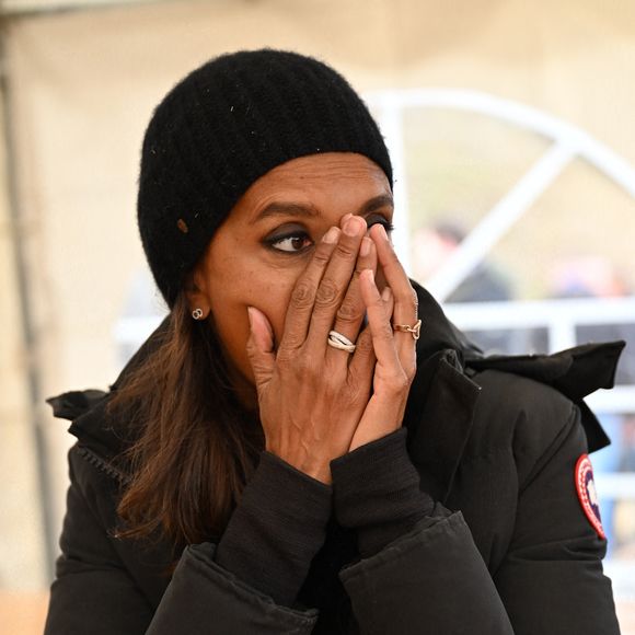 Comme elle l'avait annoncé la semaine dernière, l'animatrice de l'émission "L'amour est dans le pré", Karine Le Marchand, a amené près de 200 croissants aux agriculteurs sur un barrage sur l'autoroute A4 aux portes de Paris, pour leur affirmer son soutien. Le 29 janvier 2024
© Pierre Perusseau - Jeremy Melloul / Bestimage