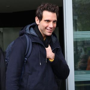 Exclusif - Le chanteur Mika à la sortie des studios de RTL à Paris, France, le 11 décembre 2023.  © Agence / Bestimage