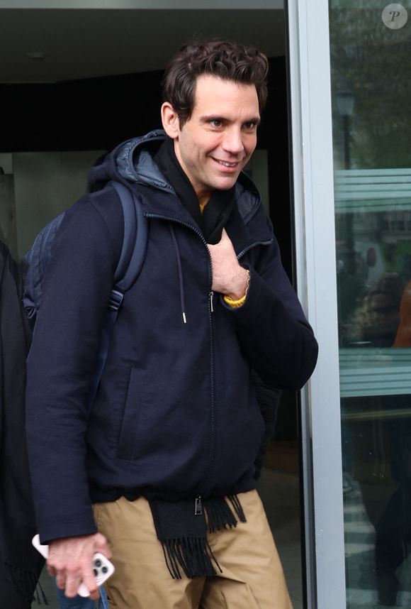 Exclusif - Le chanteur Mika à la sortie des studios de RTL à Paris, France, le 11 décembre 2023.  © Agence / Bestimage
