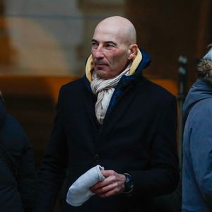 L’imitateur souhaite désormais se consacrer à la préparation de son nouveau spectacle.

Nicolas Canteloup à la sortie des obsèques de Jean-Luc Petitrenaud en l'église Saint-Pierre-du-Gros-Caillou à Paris, France, le 17 janvier 2025. © Christophe Clovis/Bestimage