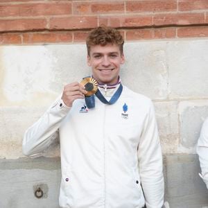 Léon Marchand - Les Toulousains ont accueilli avec ferveur les athlètes de la Ville rose et de ses alentours, après leur performance aux Jeux Olympiques de Paris 2024 sur la place du Capitole le 18 septembre 2024. © Frédéric Maligne/Bestimage