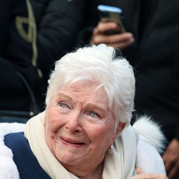 Tout s'est passé du côté de Lille

Line Renaud - Line Renaud, 97 ans, a inauguré un jardin public qui porte son nom, à Lille, France, le mercredi 17 décembre 2025.

© Claude Dubourg/Bestimage