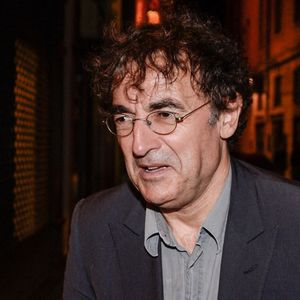 Exclusivité - Albert Dupontel sort d'un restaurant lors du 9e Festival des Lumières à Lyon, en France, le 19 octobre 2017. Photo de Julien Reynaud/APS-Medias/ABACAPRESS.COM