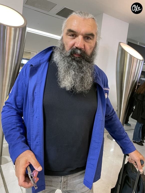 L’établissement mise sur une cuisine généreuse à base de produits issus à 100 % d’élevages français.

Sébastien Chabal au Palais des Congrès à Paris le 22 octobre 2026. © Fabien Faure / Bestimage