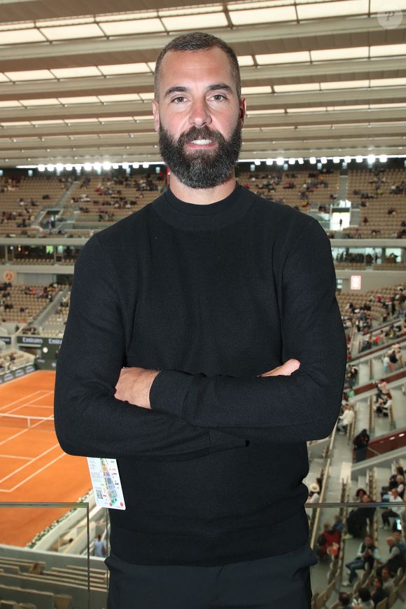 Depuis quelques années, il faut rappeler que Benoît Paire est contraint de faire de multiples infiltrations, sans que cela ne le soulage vraiment. 

Exclusif - Benoît Paire - Plateau de France Télévision durant l'Hommage à Rafael Nadal et à ses 14 victoires sur la terre battue de Roland Garros lors des Internationaux de France de Tennis de Roland Garros 2025 - Jour 01 à Paris le 25 Mai 2025.

© Bertrand Rindoff / Bestimage