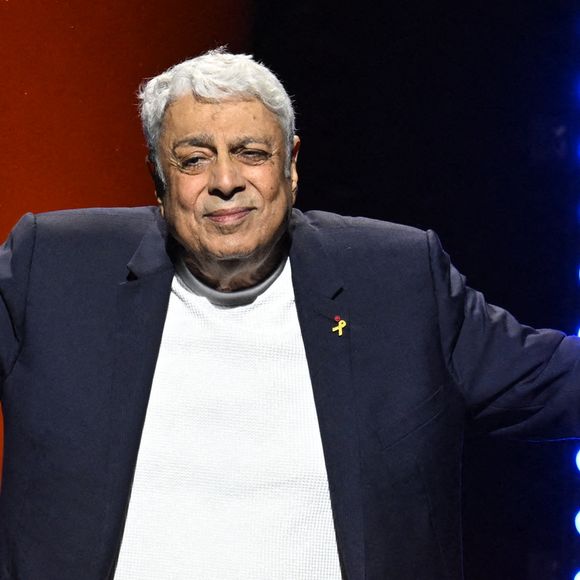 À 87 ans, Enrico Macias continue d’afficher une forme impressionnante, 

Enrico Macias à la salle Pleyel à Paris, France. Photo par Lionel Urman / ABACAPRESS.COM