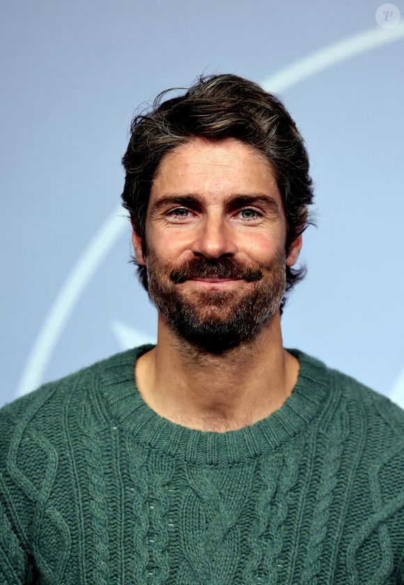 "Certains trouveront peut-être ça dégueulasse", a-t-il reconnu avec humour.

Tom Leeb - Tapis rouge lors du 29ème Festival International du Film de Comédie de l'Alpe d'Huez le 22 Janvier 2026. © Dominique Jacovides/Bestimage