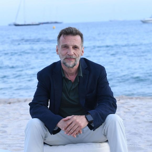 Exclusif - Close-up avec Mathieu Kassovitz sur la plage lors du 78ème Festival International du Film de Cannes, le 21 mai 2025.
© Rachid Bellak/Bestimage