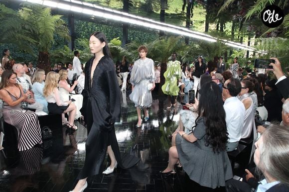 Dior a ouvert l’événement avec un défilé spectaculaire au musée Rodin devant de nombreuses stars.

La maison Christian Dior a dévoilé le 6 juillet 2026 au Musée Rodin sa collection Haute Couture Automne-Hiver 2026/2027 dans le cadre de la Fashion Week de Paris.

© Bertrand Rindoff / Bestimage