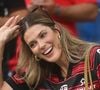 Pour mettre en valeur ses cheveux, la reine de beauté a récemment craqué pour un somptueux balayage blond.

Iris Mitteneare assiste à la finale du Top 14 au stade de France, le 27 juin 2026. 

© Christian Liewig / Bestimage