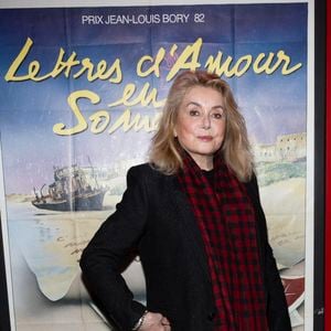 Catherine Deneuve - Soirée hommage pour le premier anniversaire de la mort de Frédéric Mitterrand en présence de Catherine Deneuve au cinéma du Panthéon à Paris le 24 mars 2025. © Cyril Moreau/Bestimage