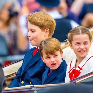 Si elle n’a pas la couronne de reine d’Angleterre sur le sommet de sa tête un jour, Charlotte semble en revanche avoir toutes ses chances de décrocher des médailles.

Le prince George, le prince Louis et la princesse Charlotte de Galles - La famille royale d'Angleterre lors du défilé "Trooping the Colour" à Londres. Le 17 juin 2023 Backgrid USA / Bestimage