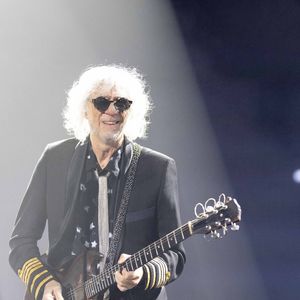 Louis Bertignac sur la scène du concert solidaire pour les enfants de la guerre "Ensemble à l'Olympia" à Paris
© Jack Tribeca / Pierre Perusseau / Bestimage