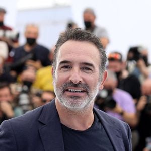 Jean Dujardin au photocall du film Oss 117 : Alerte Rouge En Afrique Noire lors du 74ème festival international du film de Cannes le 17 juillet 2021

© Borde / Jacovides / Moreau / Bestimage