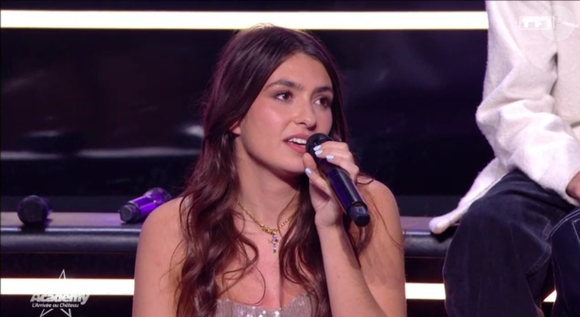 Ema décide de quitter l'aventure de la Star Academy et sauve Léane lors du prime du 14 novembre 2025. @TF1