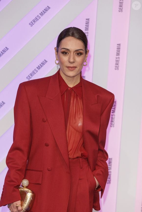 Mais elle a fait une exception au média "Lou" 

Sofia Essaïdi - Festival Séries Mania à Lille le 23 mars 2025. © Stéphane Vansteekiste/Bestimage