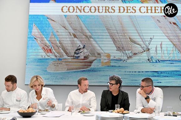 Sébastien Tantôt, le chef du Maybourne Riviera, Adriana Karembeu, Tom Meyer, le chef de laChèvre d’Or, Marc Lavoine et Julien Roucheteau, le chef de la Réserve de Beaulieu - Adriana Karembeu, le mannequin, actrice et animatrice de télévision slovaque, accompagnée par Marc Lavoine, est l'invité du Yacht Club de Monaco pour la Monaco Classic Week à Monaco, le 11 septembre 2025.  © Bruno Bebert / Bestimage