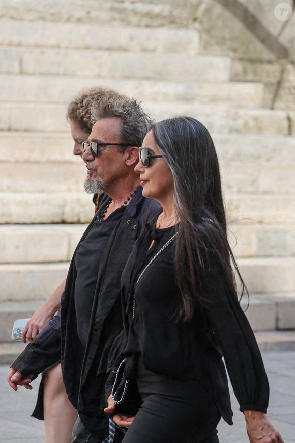 Florent Pagny et sa femme Azucena Caamaño - Arrivées aux obsèques de Thierry Ardisson en l’église Saint-Roch de Paris, France, le 17 juillet 2025. © Clovis-Jacovides/Bestimage