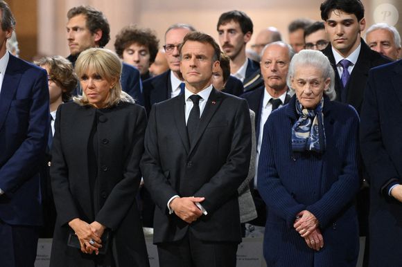 Le président Emmanuel Macron a prononcé un discours en mémoire de l’ancien ministre de la Justice.

Brigitte Macron, le président français Emmanuel Macron et Elisabeth Badinter lors de la cérémonie d'intronisation de Robert Badinter, ancien ministre de la Justice, au Panthéon à Paris, France, le 9 octobre 2025. Photo par Eliot Blondet/ABACAPRESS.COM