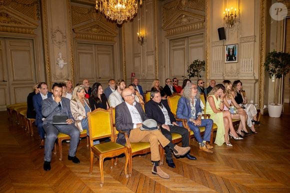 Ainsi que des moments magiques.

Exclusif - - Mariage de Djamel Bentenah (acheteur dans l'émission Affaire Conclue) avec Severine Bauw à la mairie de Colombes le 21 juin 2025. Sebastien Fremont / Bestimage
