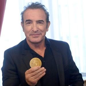 Jean Dujardin reçoit la Médaille de Reconnaissance de la Ville de Bruxelles, à la veille de la diffusion de la nouvelle série "Zorro" sur RTL-TVI, le 28 novembre 2024.