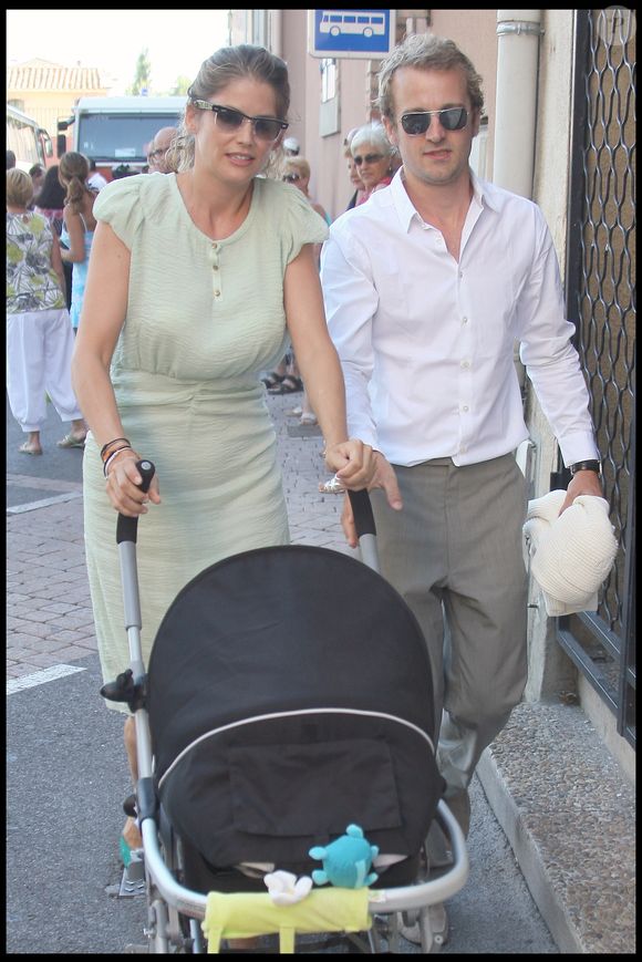 Jocelyn Quivrin, Alice Taglioni et leur enfant Charlie à Anduze pour le mariage de Jean Dujardin et Alexandra Lamy. 
Crédit : JACOVIDES-MOREAU / BESTIMAGE