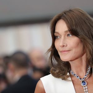 Carla Bruni-Sarkozy (Robe Dior) - Montée des marches du film « Le Grand Bain » lors du 71ème Festival International du Film de Cannes. Le 13 mai 2018 
© Borde-Jacovides-Moreau/Bestimage