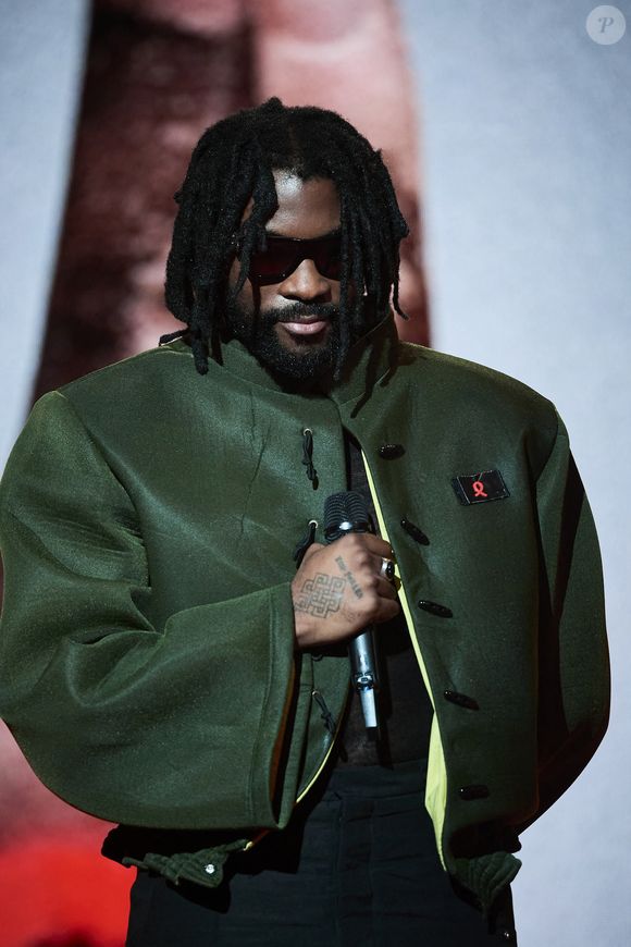 Exclusif - Damso lors de l’enregistrement de l’émission “Les stars s’unissent pour le Sidaction” au théâtre Marigny à Paris, France, le 11 mars 2025. L’émission sera diffusée en prime le 22 mars sur France 2. © Guirec-Moreau/ Bestimage
