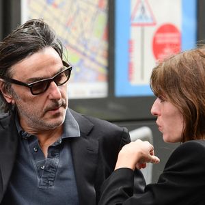 Yvan Attal, Lou Doillon - Sorties des obsèques de Jane Birkin en l'église Saint-Roch à Paris. Le 24 juillet 2023 © Jacovides-KD Niko / Bestimage