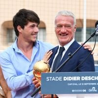 Ni surf, ni paddle : Dylan, le fils de Didier Deschamps, a adopté l'activité du moment à Saint-Tropez