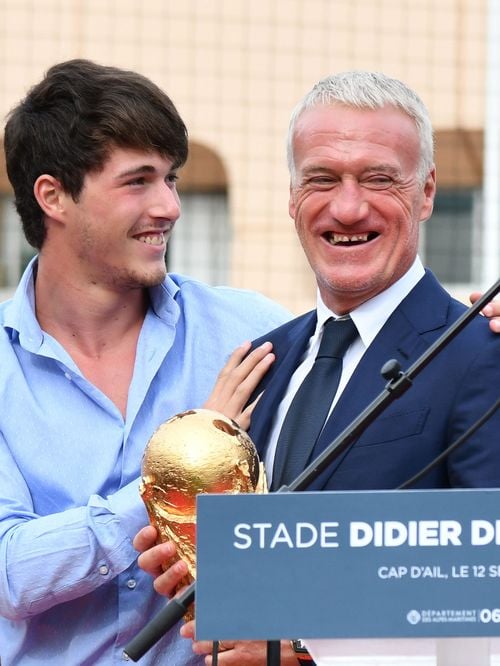 Ni surf, ni paddle : Dylan, le fils de Didier Deschamps, a adopté l'activité du moment à Saint-Tropez