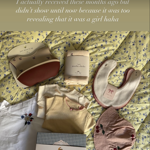 Un choix de prénom pas anodin puisqu'il est en hommage à Romy Schneider. 

Laura Bensadoun dévoile les jolis cadeaux reçus pour la naissance de sa petite Romy, fruit de ses amours avec Alain-Fabien Delon. Le 12 mai 2025 via Instagram @laubsd